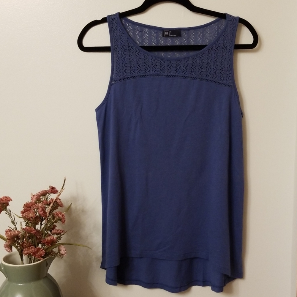 GAP blue knit and lace flowy tank